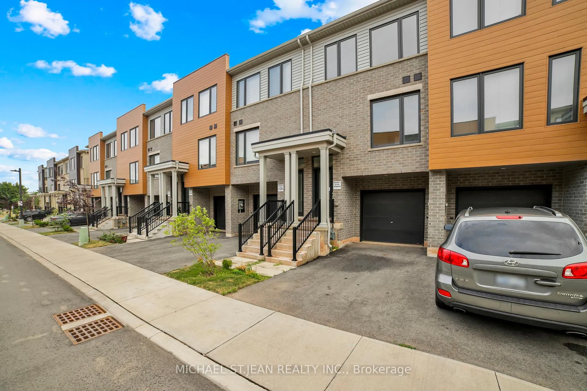 Photo 4 of 29 Radison Lane, Hamilton, McQuesten — HOMEH