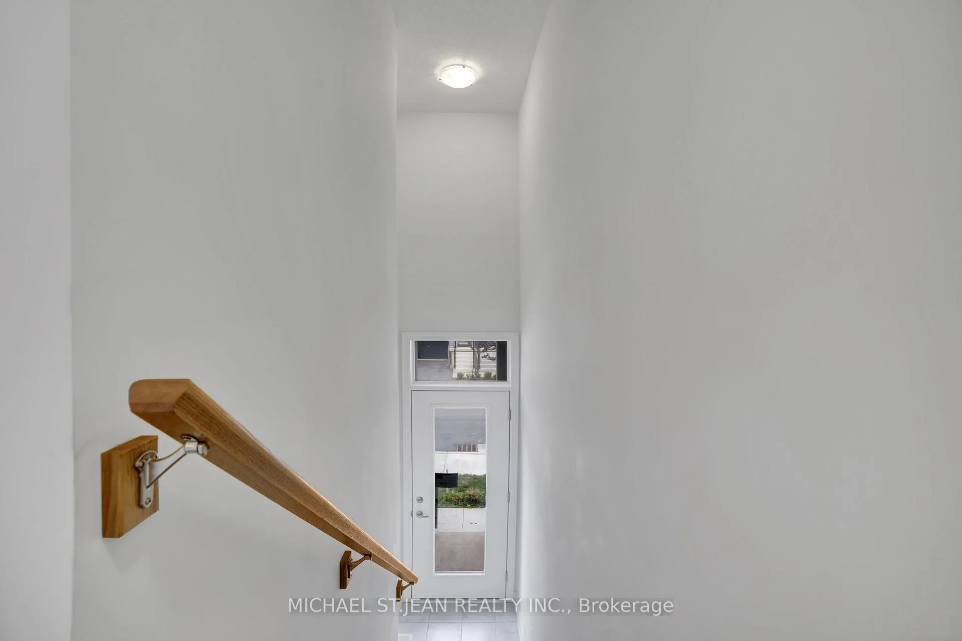 Photo 5 of 29 Radison Lane, Hamilton, McQuesten — HOMEH
