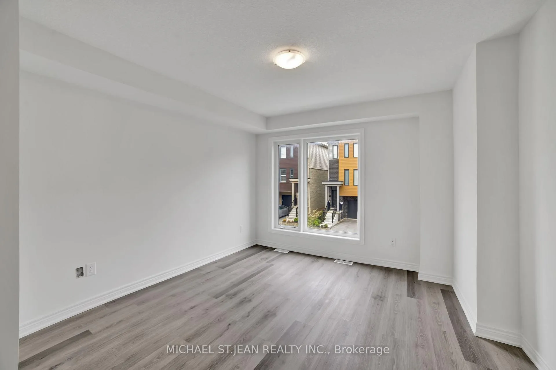 Photo 7 of 29 Radison Lane, Hamilton, McQuesten — HOMEH