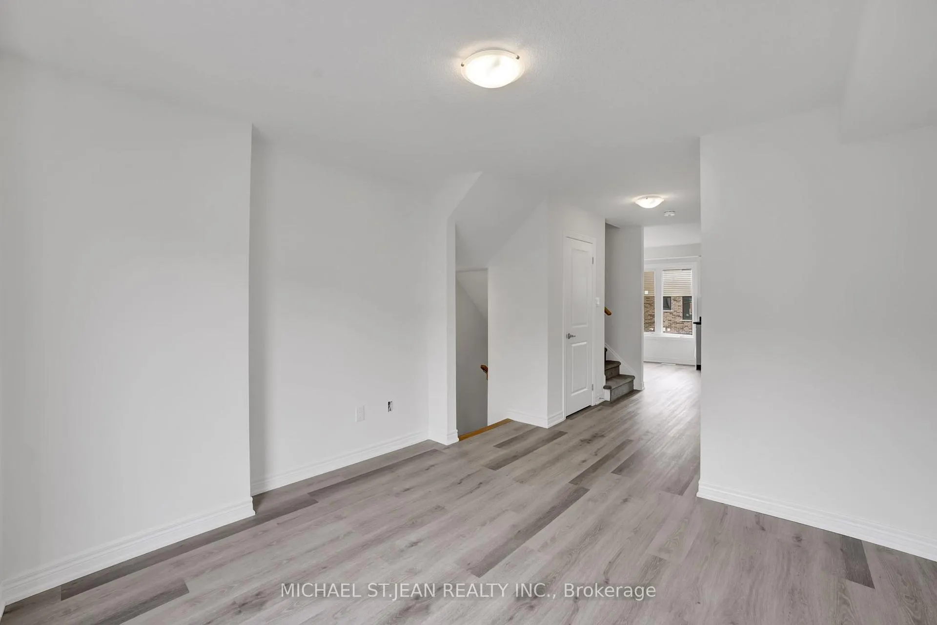 Photo 8 of 29 Radison Lane, Hamilton, McQuesten — HOMEH