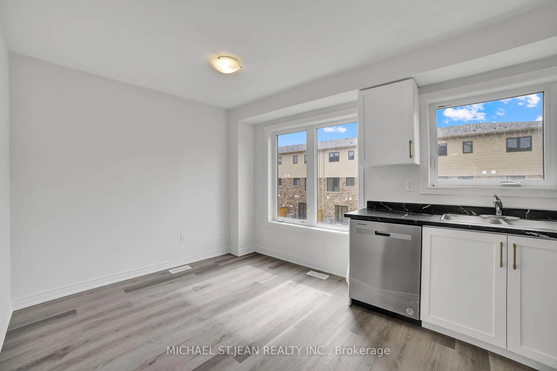 Photo 9 of 29 Radison Lane, Hamilton, McQuesten — HOMEH