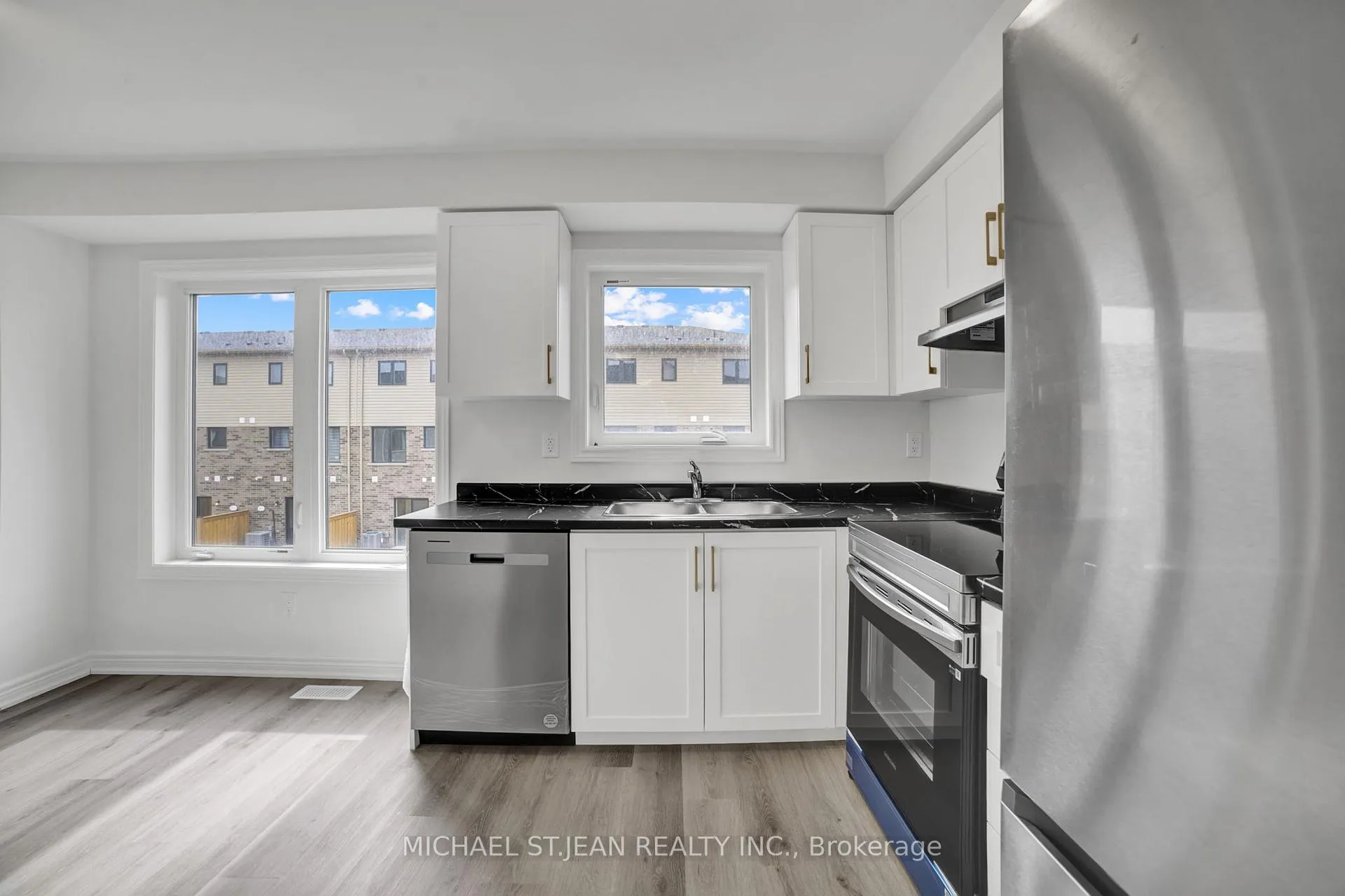 Photo 10 of 29 Radison Lane, Hamilton, McQuesten — HOMEH