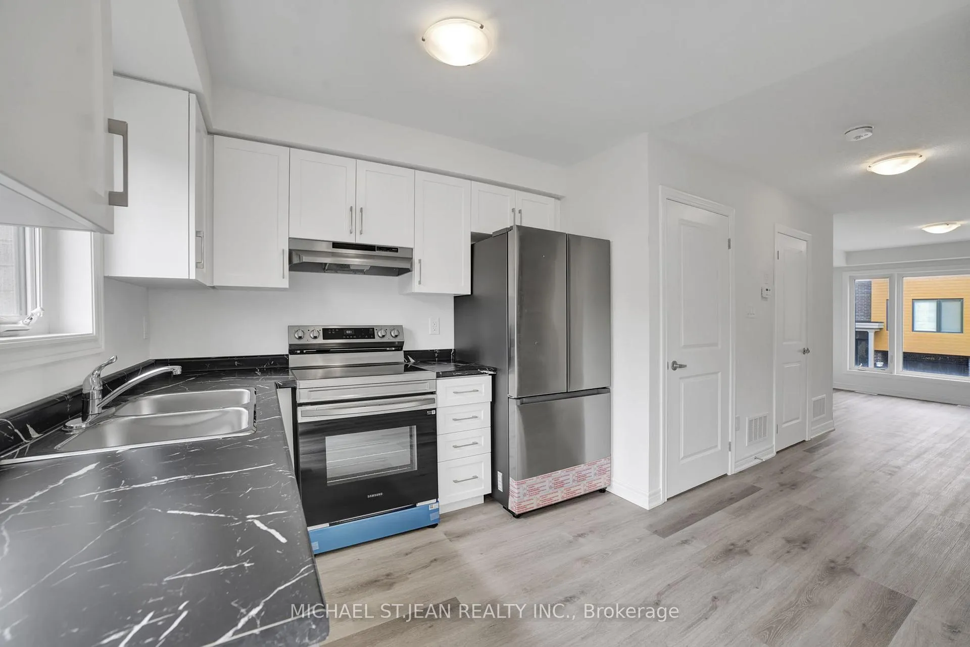 Photo 13 of 29 Radison Lane, Hamilton, McQuesten — HOMEH
