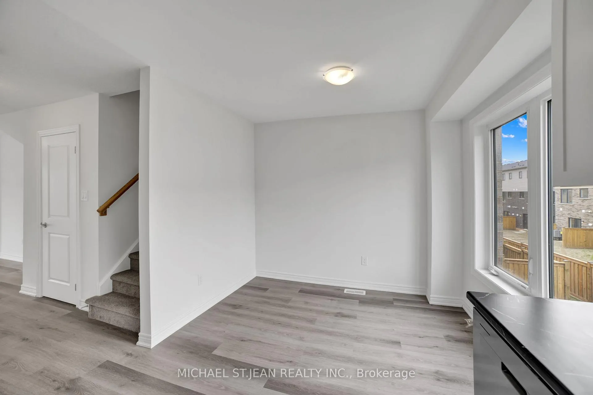 Photo 14 of 29 Radison Lane, Hamilton, McQuesten — HOMEH