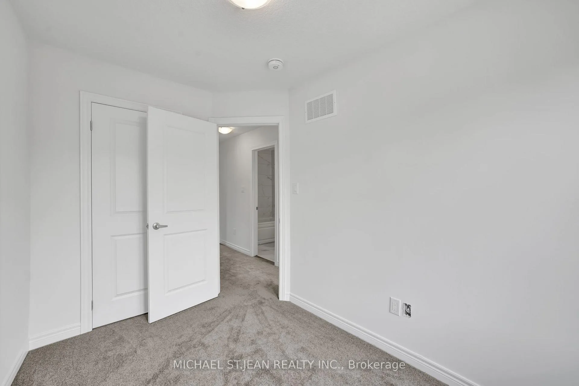 Photo 16 of 29 Radison Lane, Hamilton, McQuesten — HOMEH