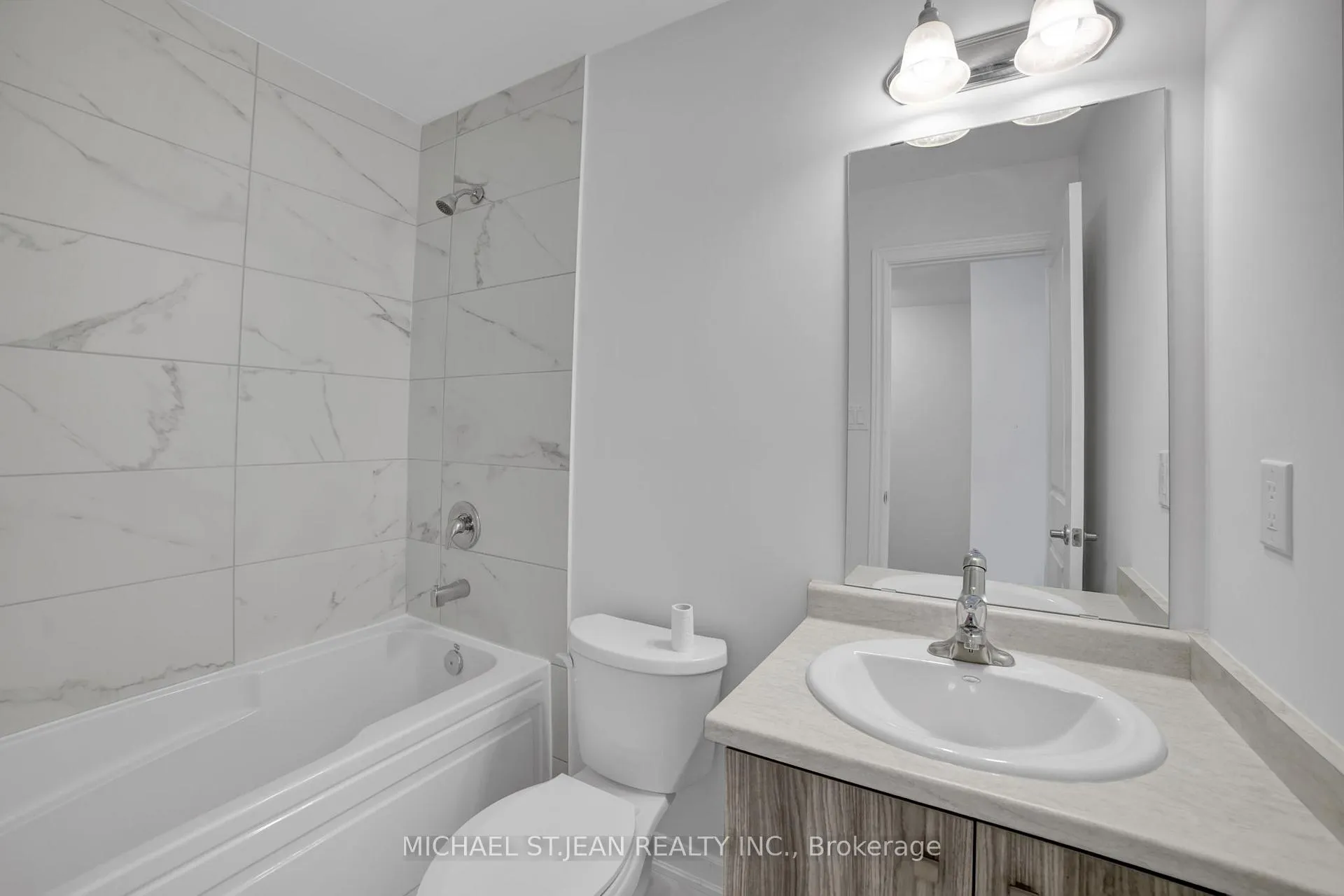 Photo 21 of 29 Radison Lane, Hamilton, McQuesten — HOMEH
