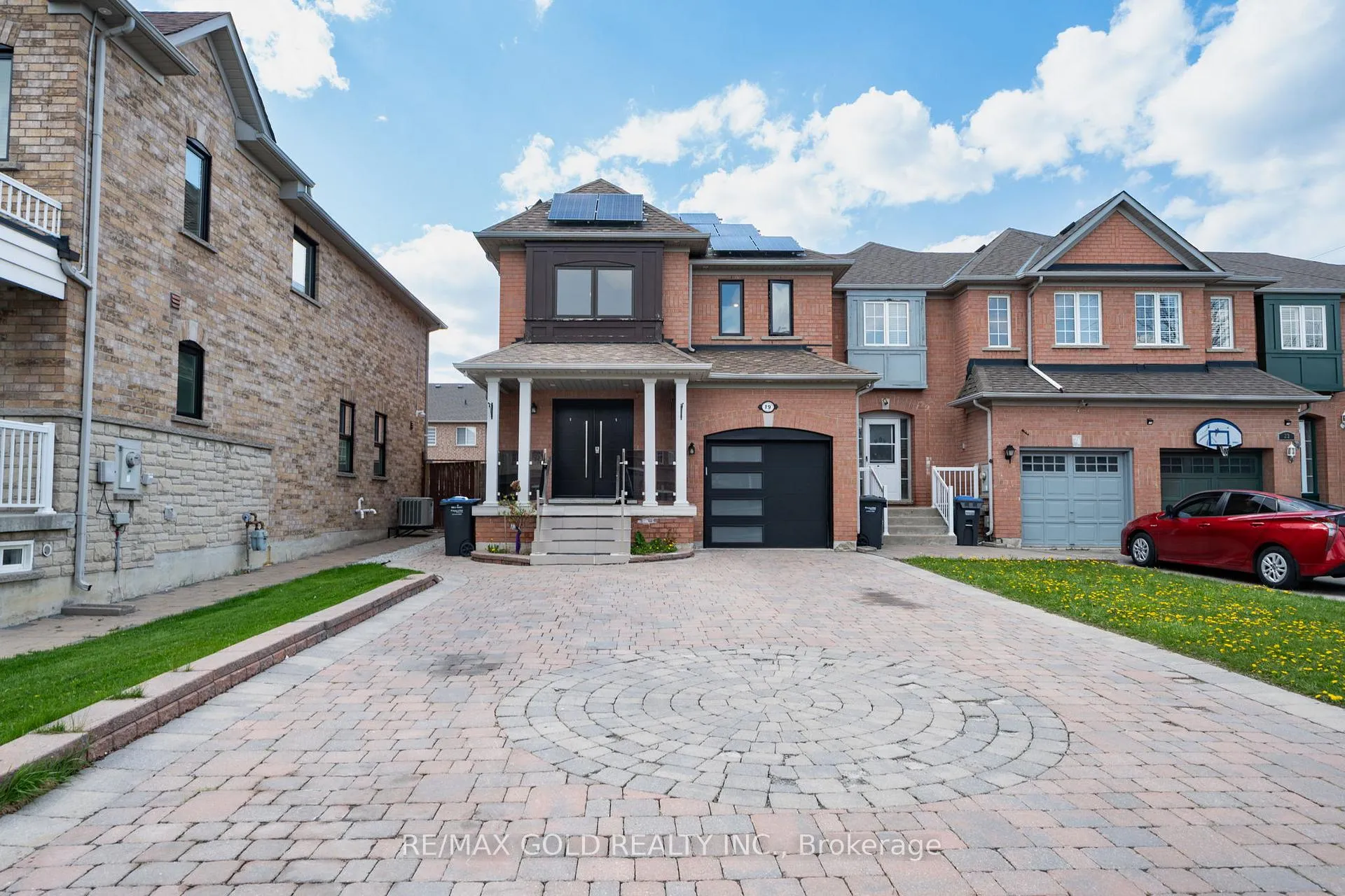 Photo 4 of 19 Spring Valley Court, Brampton, Bram East — HOMEH
