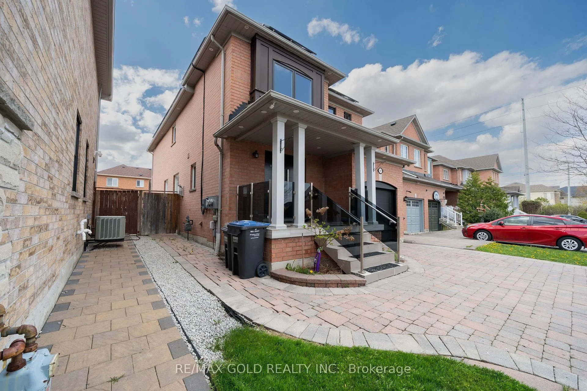 Photo 5 of 19 Spring Valley Court, Brampton, Bram East — HOMEH