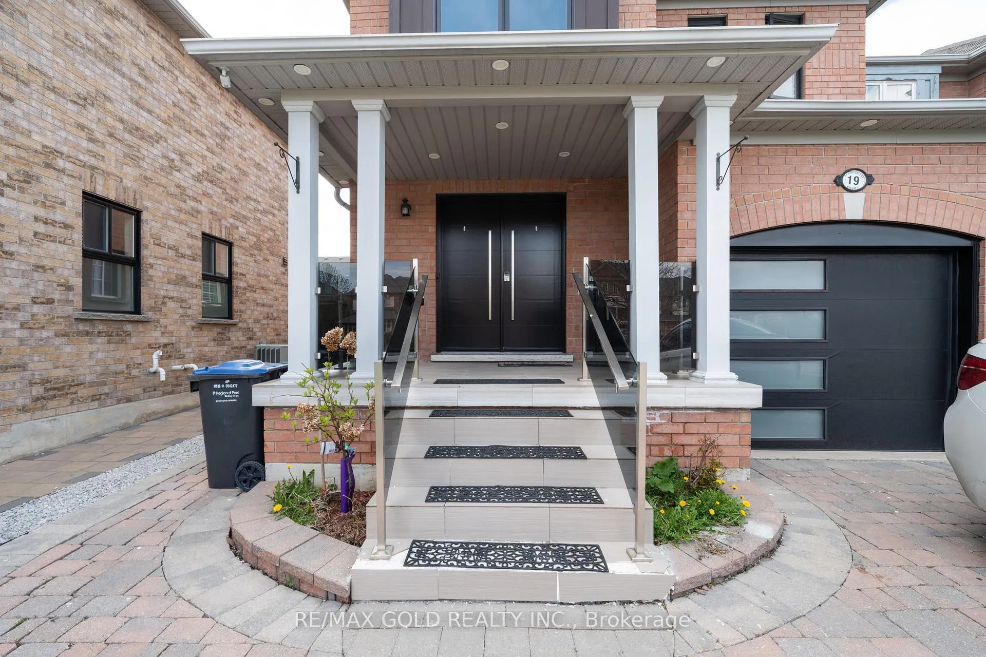 Photo 1 of 19 Spring Valley Court, Brampton, Bram East — HOMEH