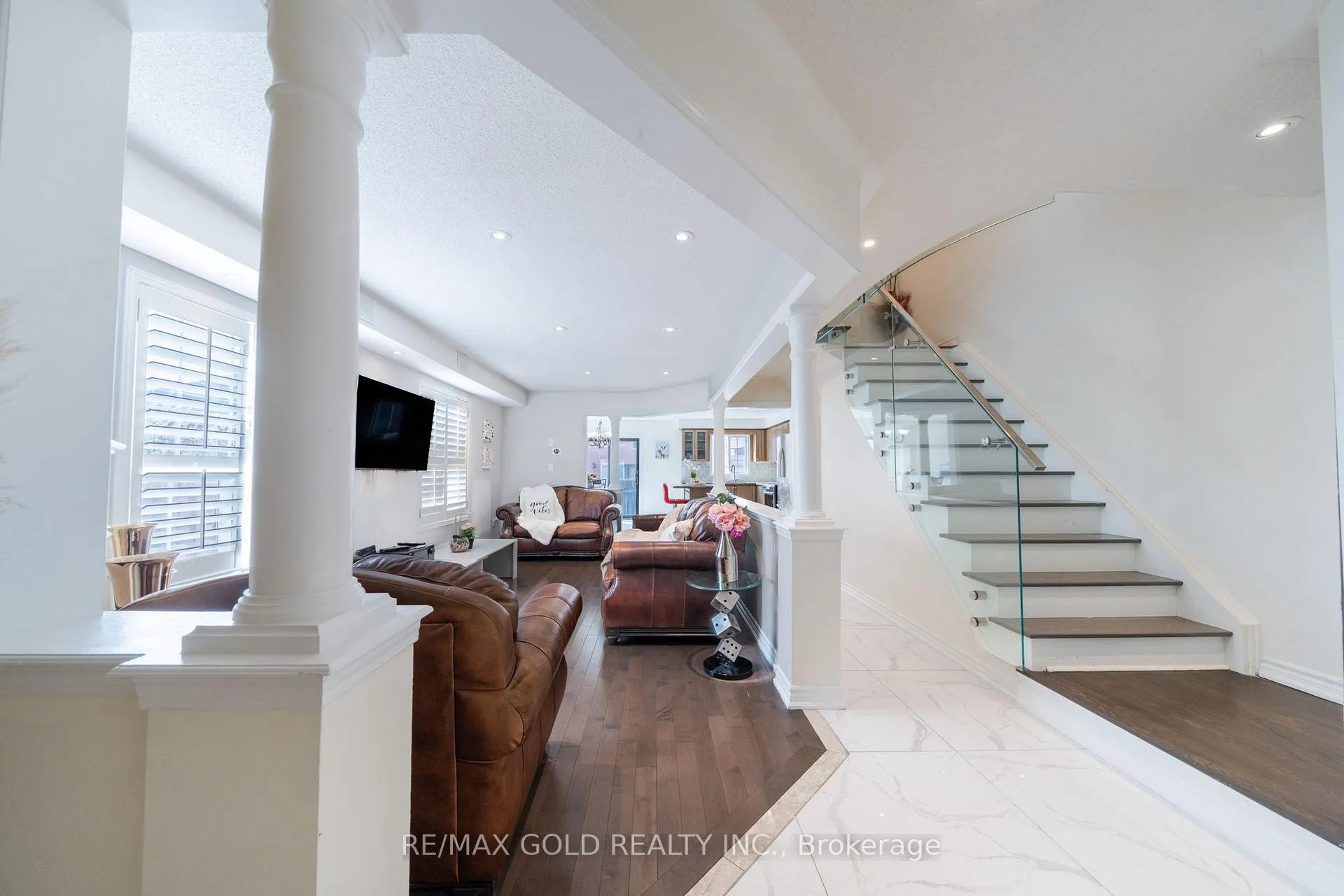 Photo 8 of 19 Spring Valley Court, Brampton, Bram East — HOMEH
