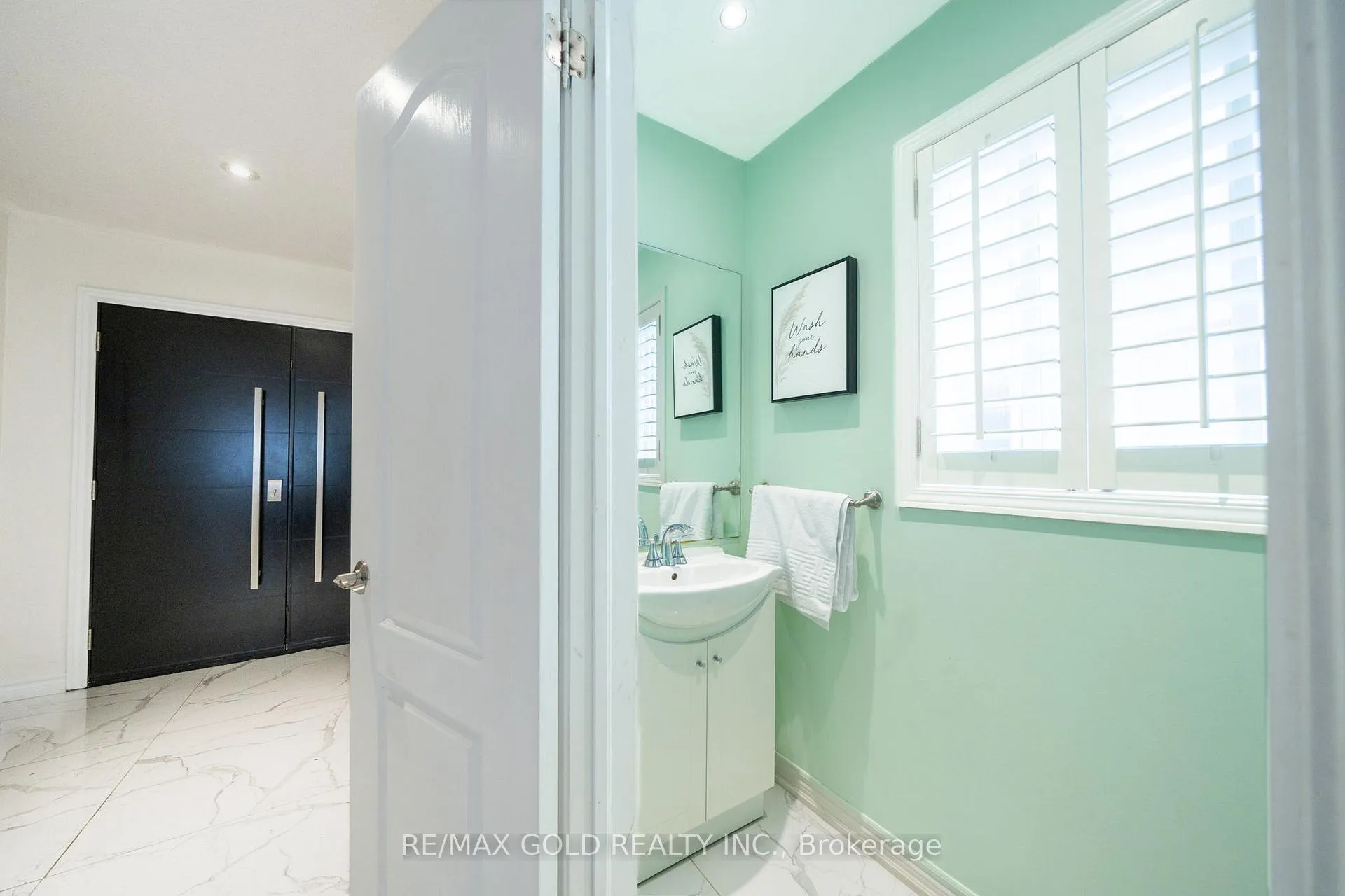 Photo 9 of 19 Spring Valley Court, Brampton, Bram East — HOMEH