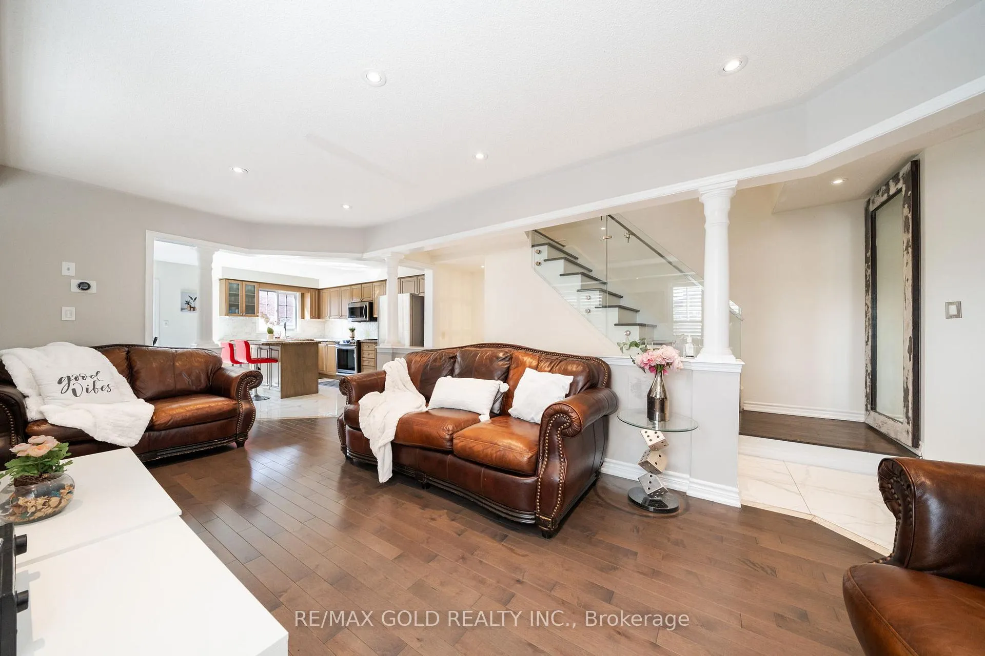Photo 13 of 19 Spring Valley Court, Brampton, Bram East — HOMEH