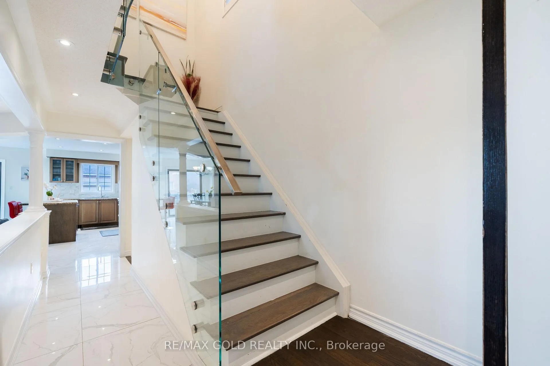 Photo 21 of 19 Spring Valley Court, Brampton, Bram East — HOMEH