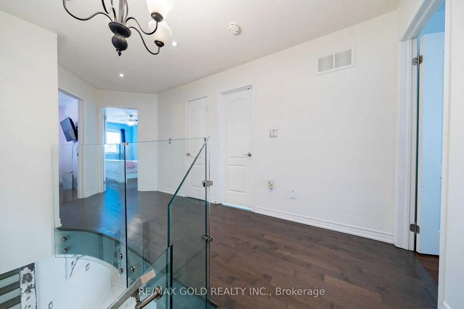 Photo 28 of 19 Spring Valley Court, Brampton, Bram East — HOMEH