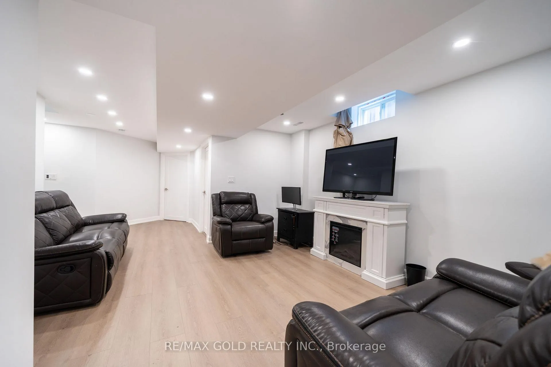 Photo 39 of 19 Spring Valley Court, Brampton, Bram East — HOMEH
