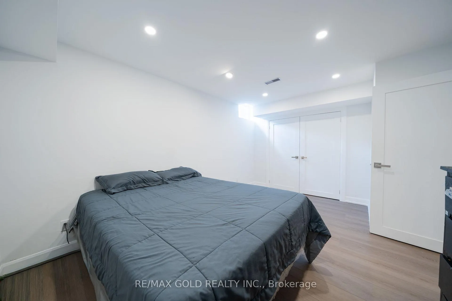 Photo 41 of 19 Spring Valley Court, Brampton, Bram East — HOMEH
