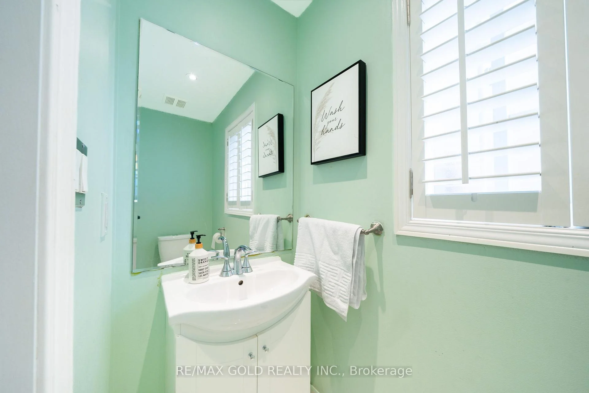 Photo 12 of 19 Spring Valley Court, Brampton, Bram East — HOMEH