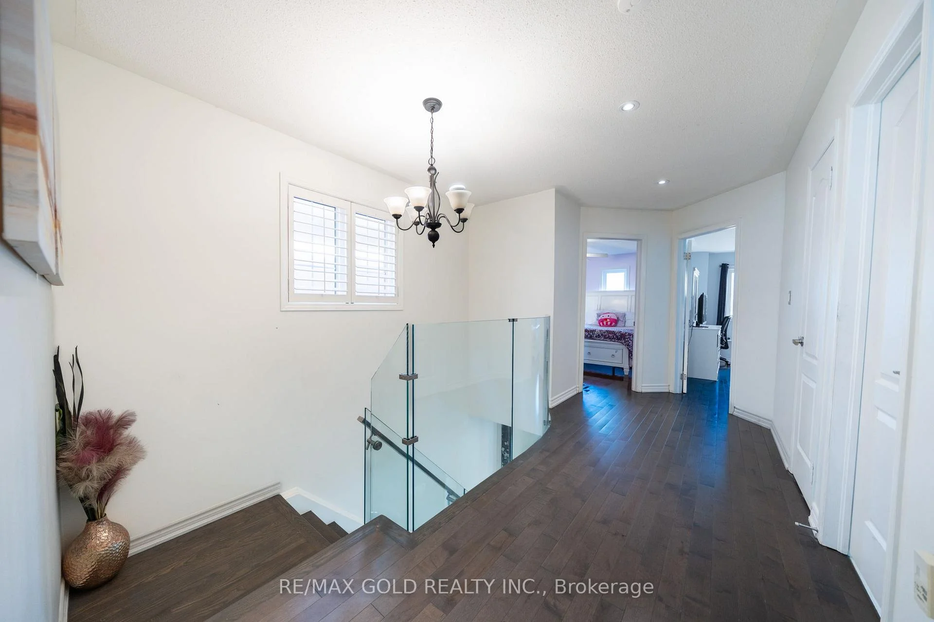 Photo 33 of 19 Spring Valley Court, Brampton, Bram East — HOMEH