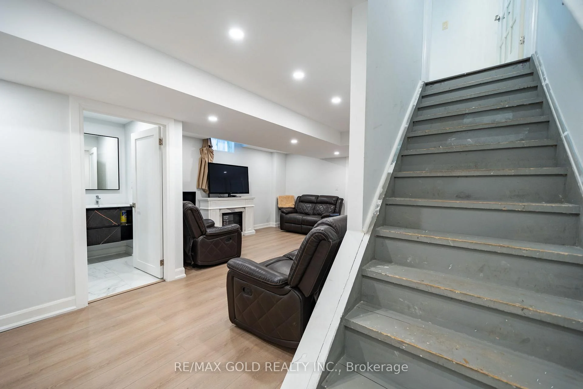 Photo 38 of 19 Spring Valley Court, Brampton, Bram East — HOMEH