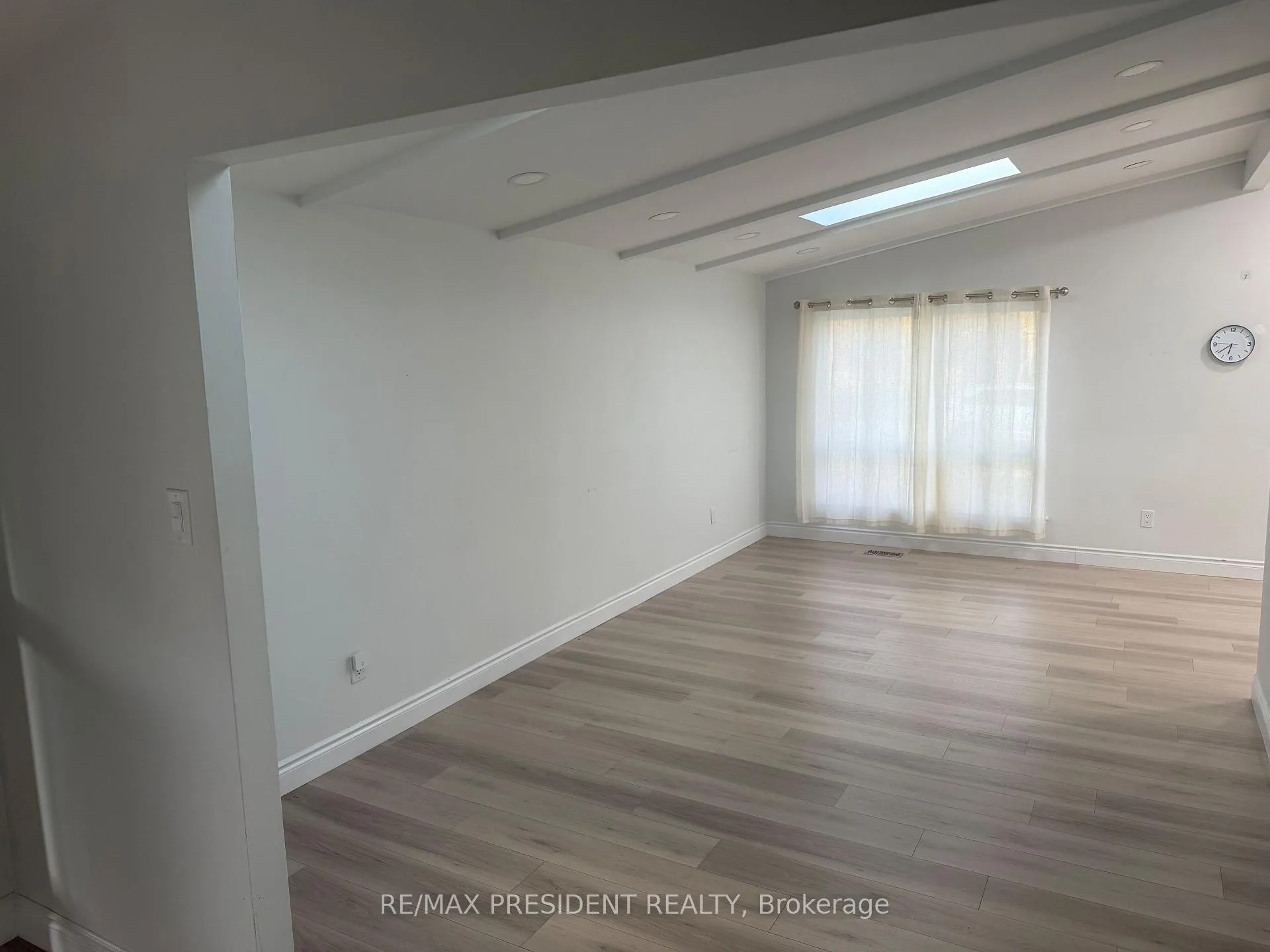 Photo 2 of Unit UPPER, 45 Elmvale Crescent, Etobicoke, West Humber-Clairville — HOMEH