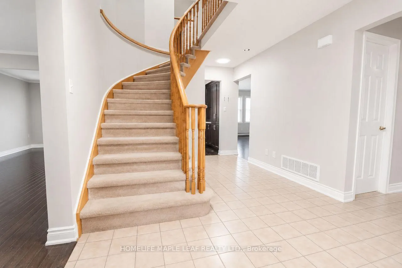 Photo 2 of 32 Brydon Crescent, Brampton, Northwood Park — HOMEH