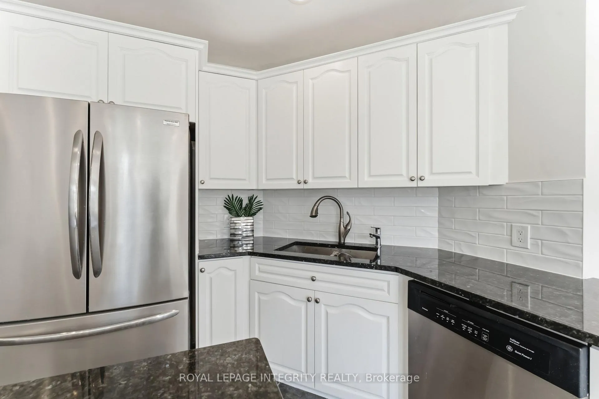 Photo 14 of 68 Greatwood Crescent, Ottawa, Barrhaven East — HOMEH