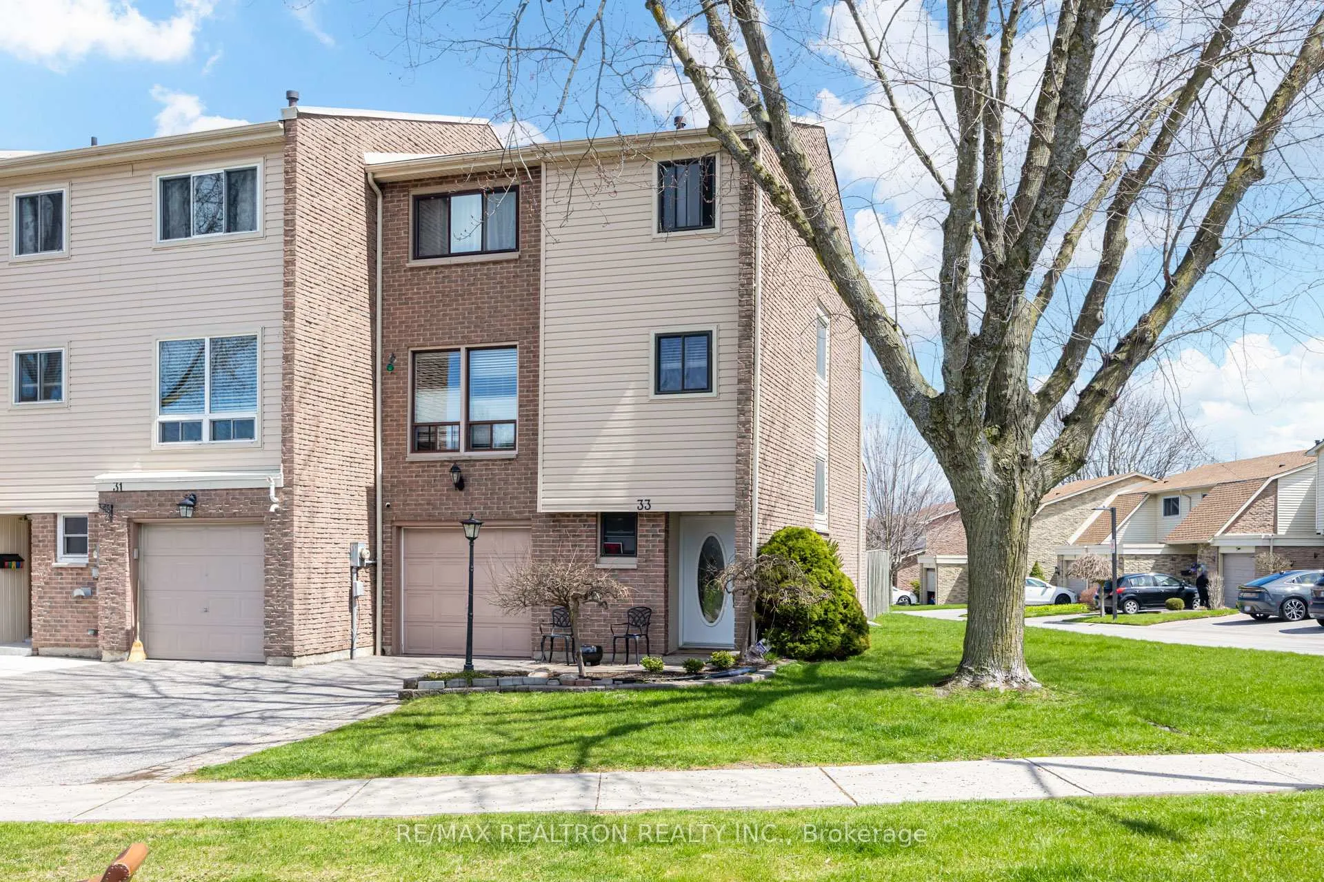 Photo 1 of 33 Clover Ridge Drive W, Ajax, South West — HOMEH