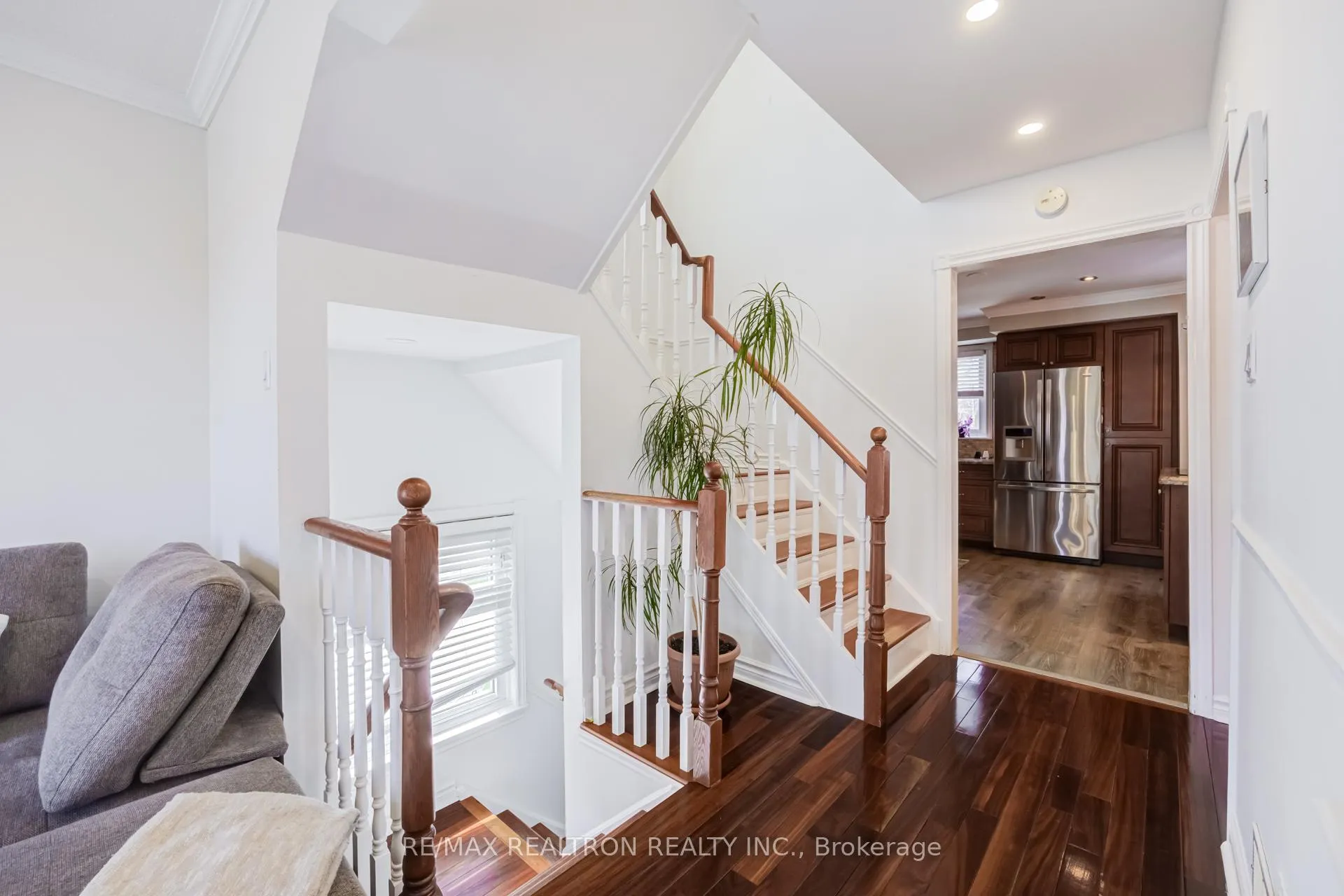Photo 6 of 33 Clover Ridge Drive W, Ajax, South West — HOMEH