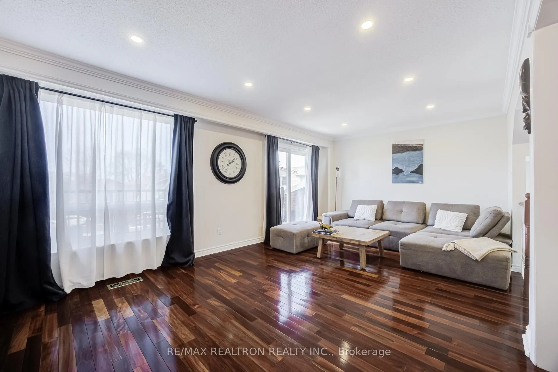 Photo 9 of 33 Clover Ridge Drive W, Ajax, South West — HOMEH
