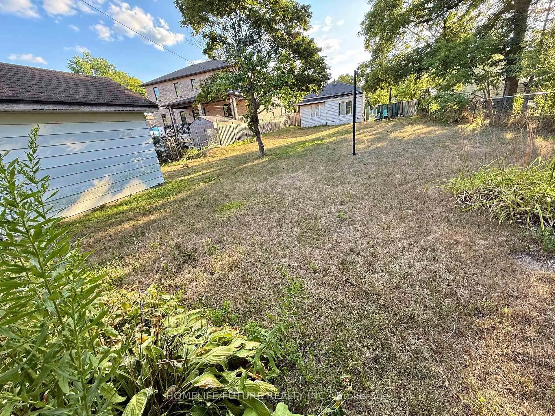 Photo 6 of 5 Weir Crescent, Scarborough, West Hill — HOMEH