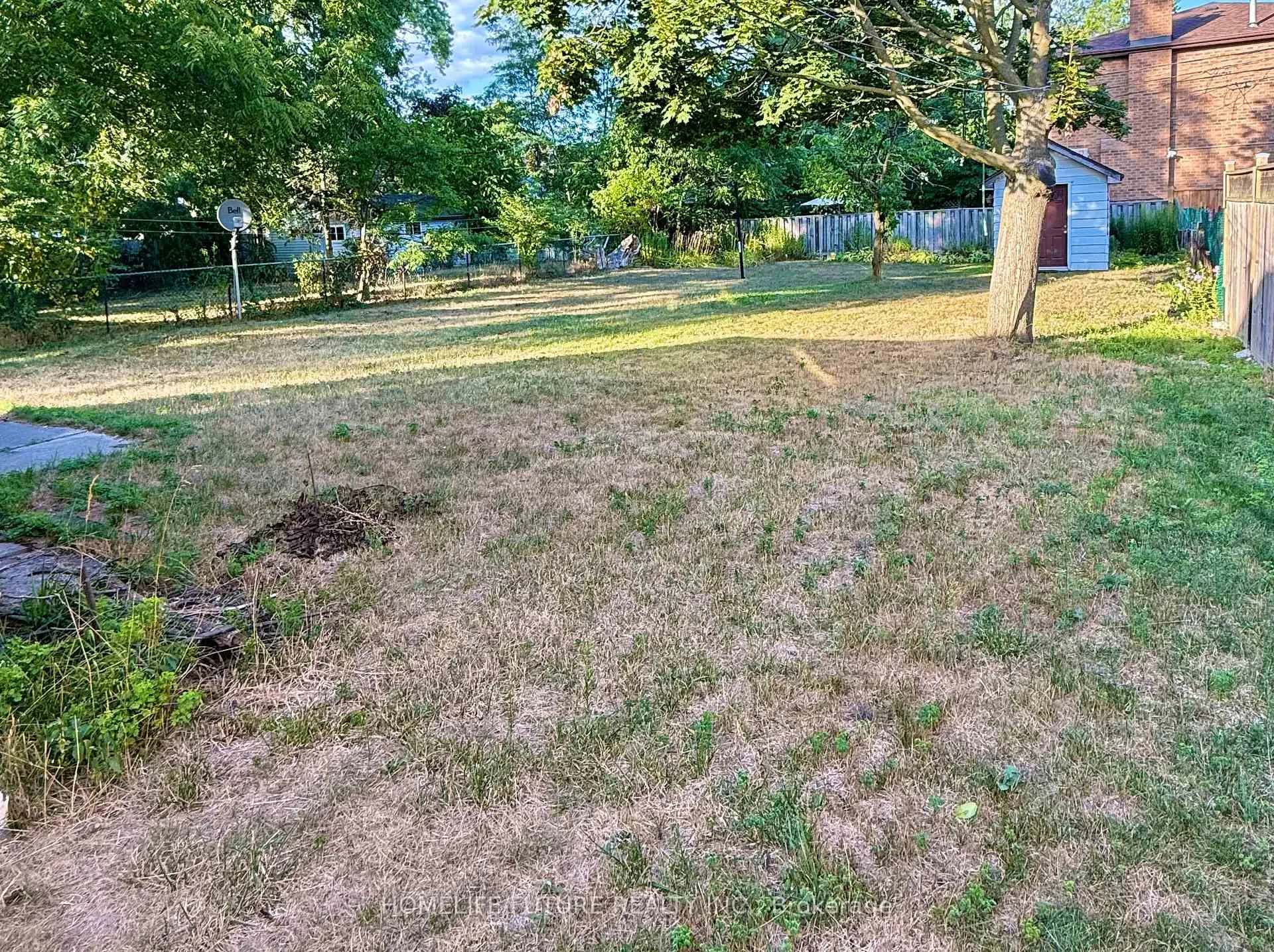 Photo 8 of 5 Weir Crescent, Scarborough, West Hill — HOMEH
