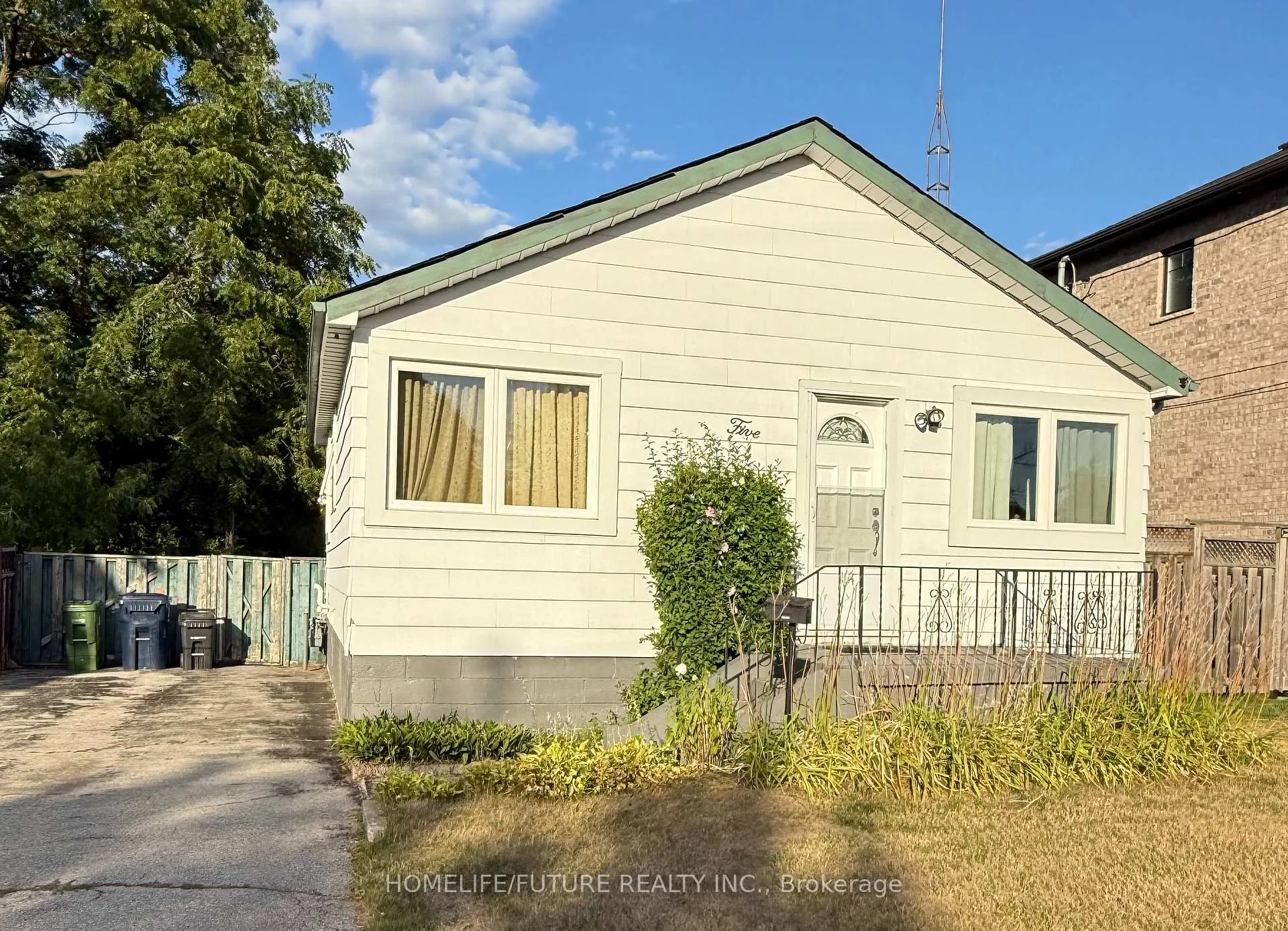 Photo 12 of 5 Weir Crescent, Scarborough, West Hill — HOMEH