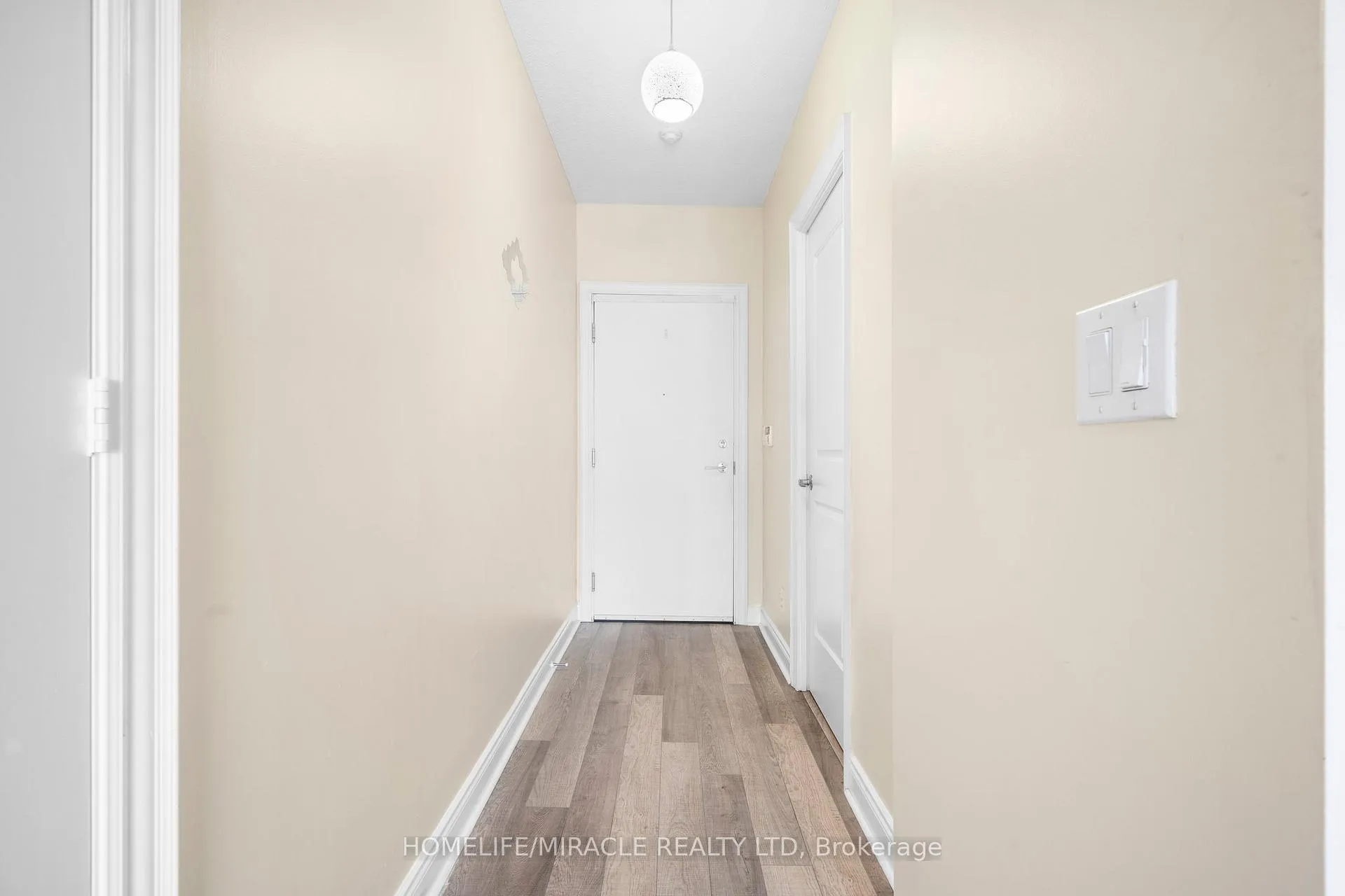 Photo 3 of Unit 2604, 16 Brookers Lane, Etobicoke, Mimico — HOMEH