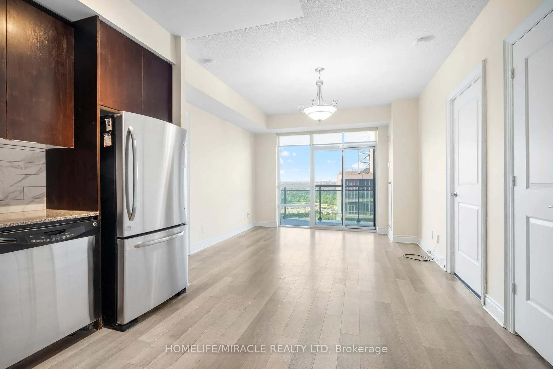 Photo 5 of Unit 2604, 16 Brookers Lane, Etobicoke, Mimico — HOMEH