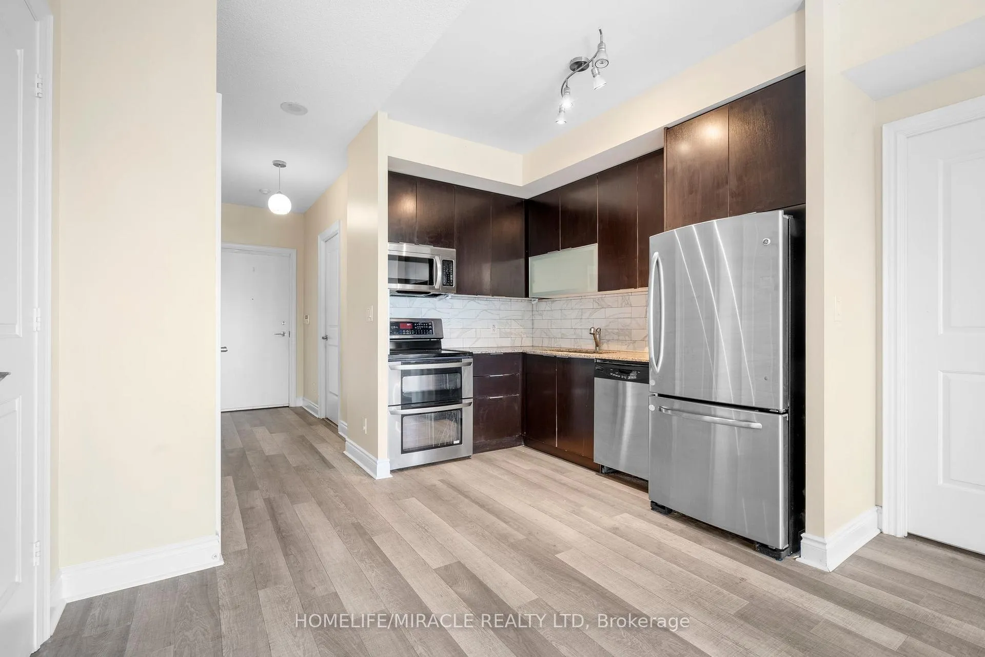 Photo 9 of Unit 2604, 16 Brookers Lane, Etobicoke, Mimico — HOMEH