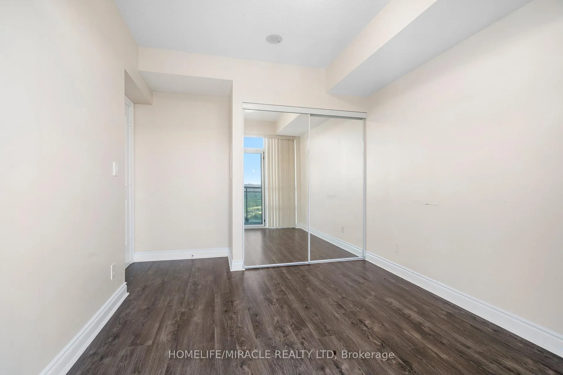 Photo 17 of Unit 2604, 16 Brookers Lane, Etobicoke, Mimico — HOMEH