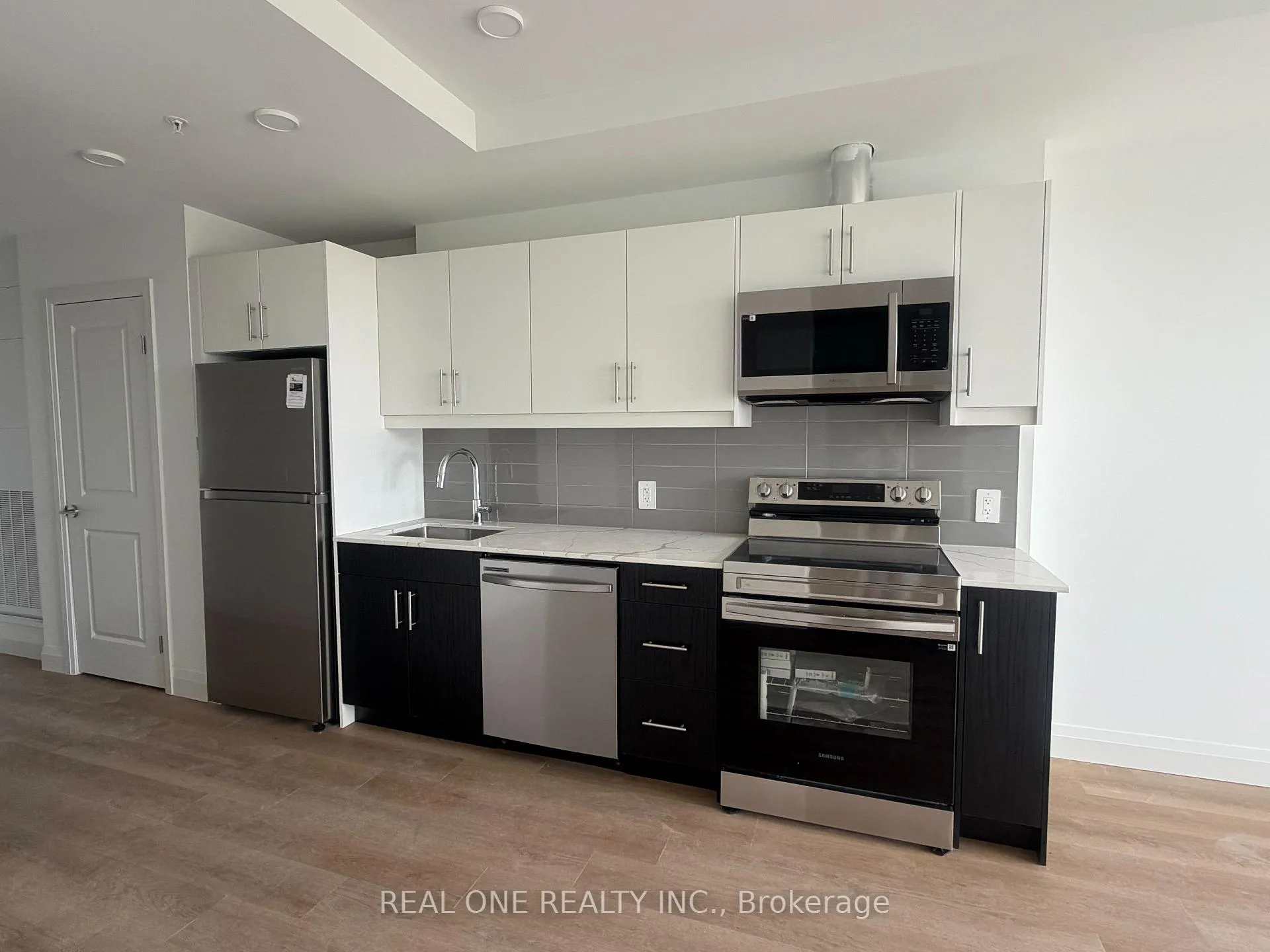 Photo 5 of Unit 1010, 1333 Weber Street E, Kitchener — HOMEH