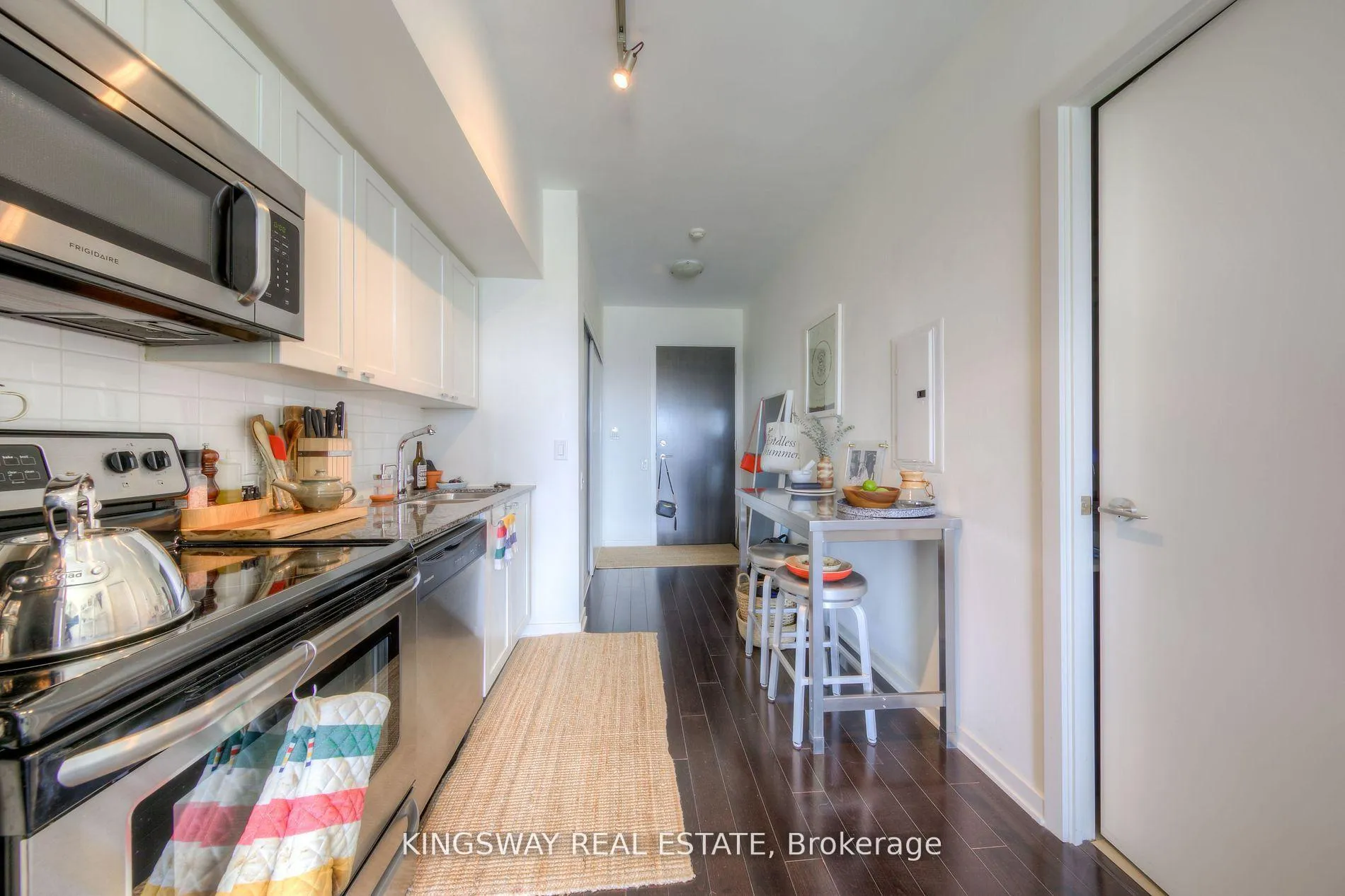 Photo 4 of Unit 2009, 105 The Queensway Avenue, Toronto, High Park-Swansea — HOMEH