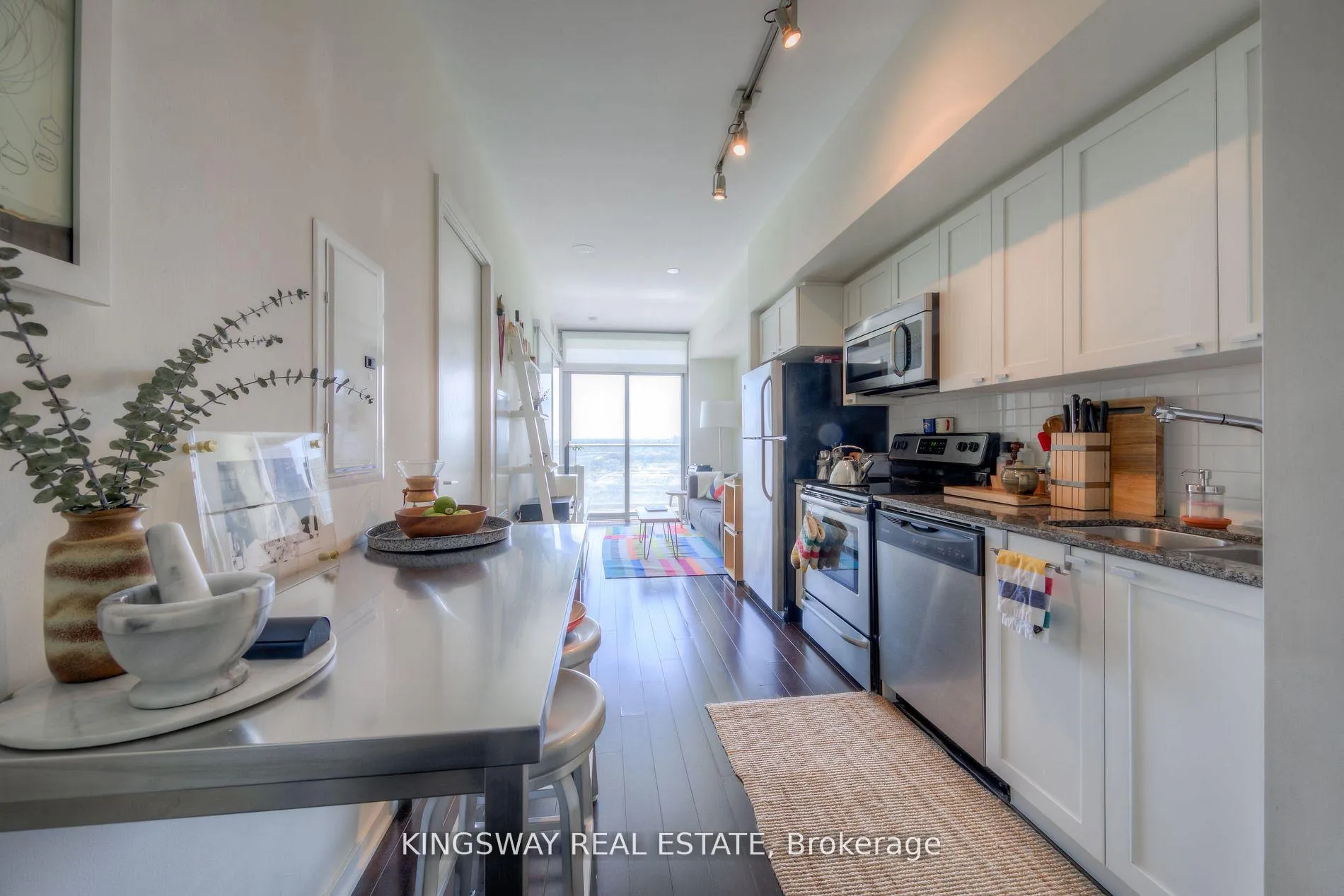 Photo 5 of Unit 2009, 105 The Queensway Avenue, Toronto, High Park-Swansea — HOMEH