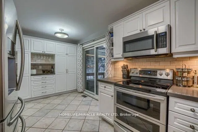 Photo 7 of 4 Derwent Avenue, Brampton, Brampton East — HOMEH