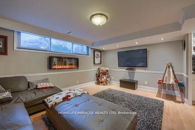 Photo 13 of 4 Derwent Avenue, Brampton, Brampton East — HOMEH