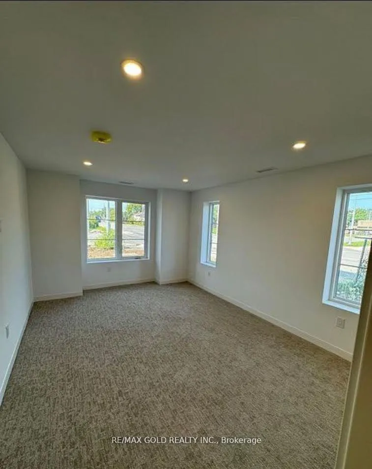 Photo 3 of Unit 101, 119 Lincoln Street, Welland, Broadway — HOMEH