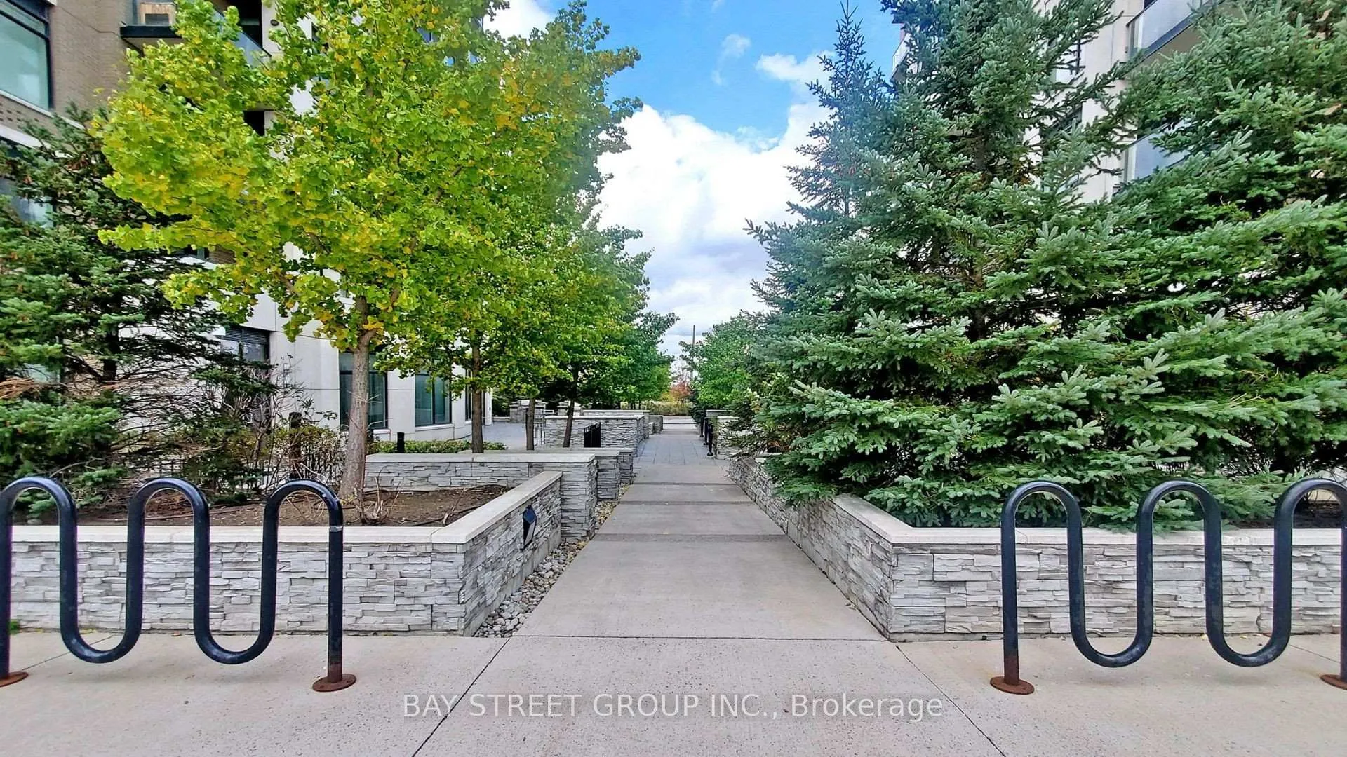 Photo 3 of Unit 904, 111 Upper Duke Crescent, Markham, Unionville — HOMEH