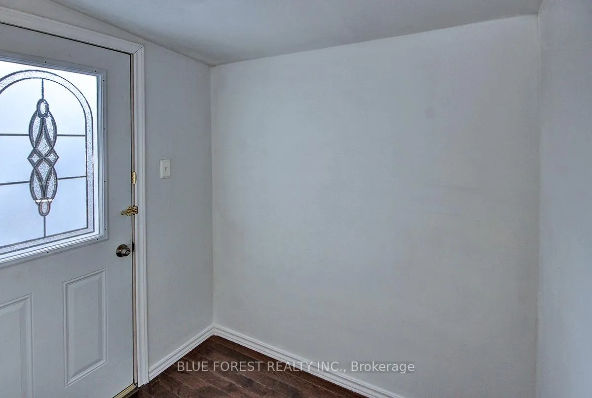 Photo 4 of 146 Emerson Avenue, London, South I — HOMEH