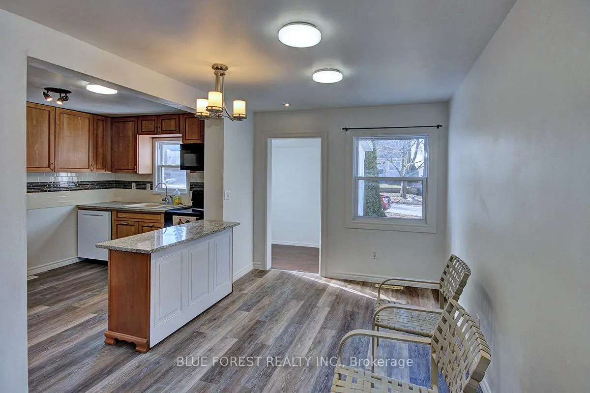 Photo 5 of 146 Emerson Avenue, London, South I — HOMEH