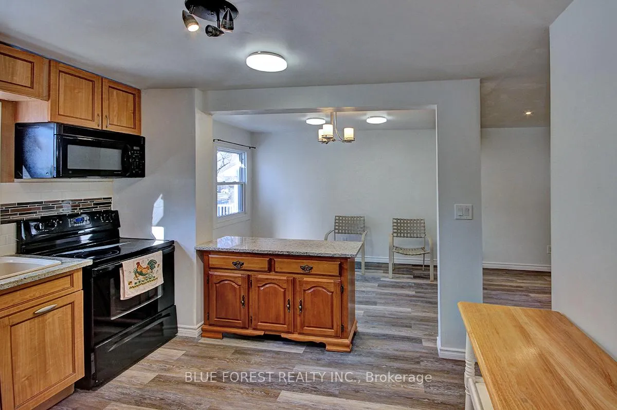 Photo 8 of 146 Emerson Avenue, London, South I — HOMEH