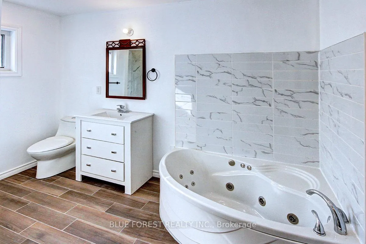 Photo 17 of 146 Emerson Avenue, London, South I — HOMEH