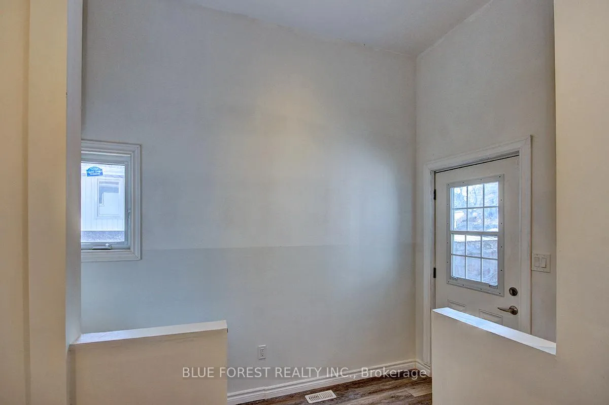 Photo 19 of 146 Emerson Avenue, London, South I — HOMEH