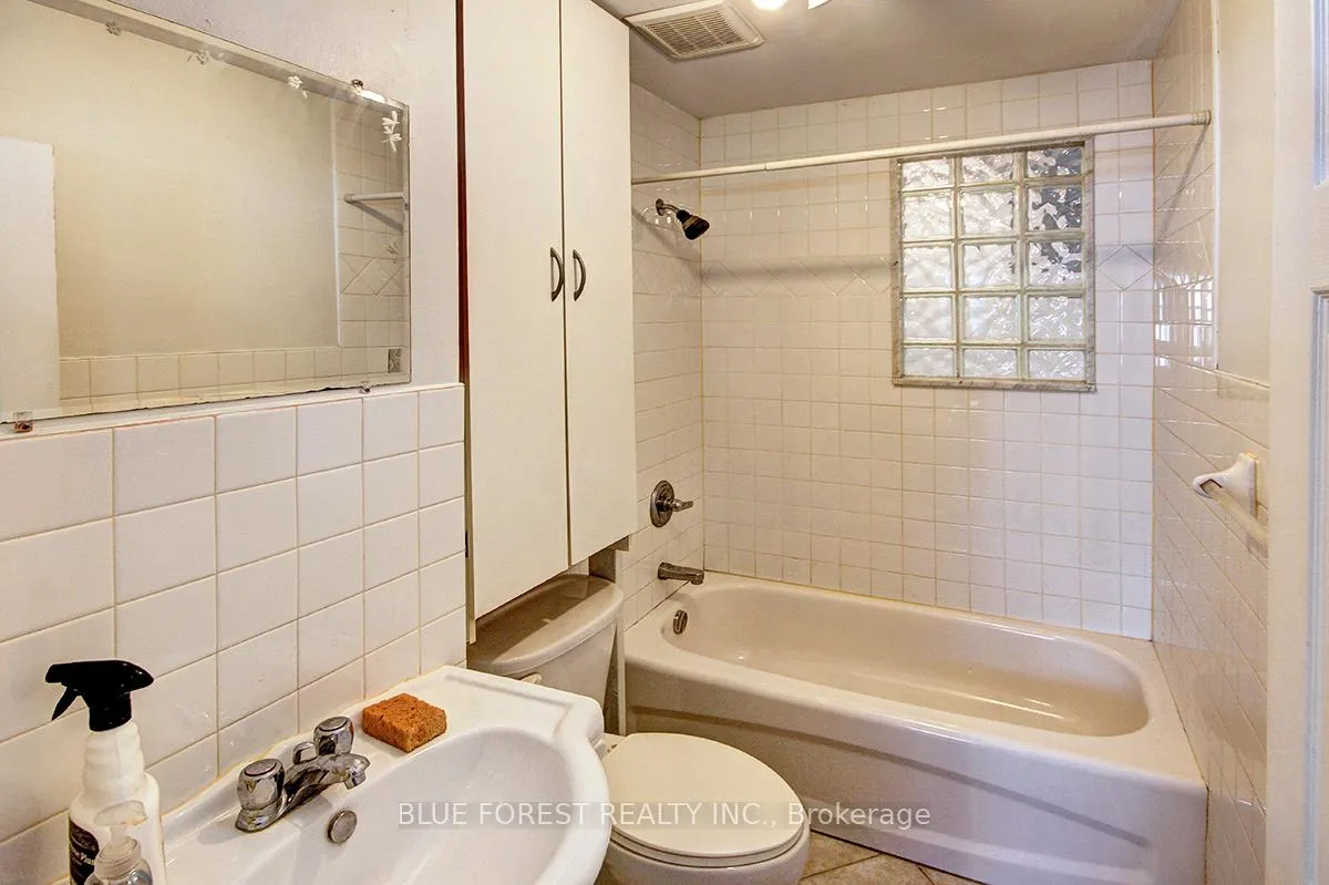 Photo 20 of 146 Emerson Avenue, London, South I — HOMEH
