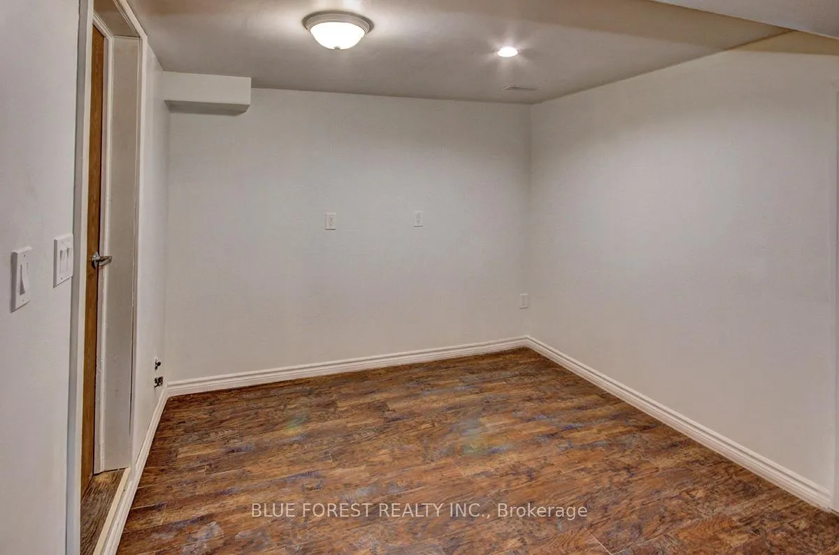 Photo 21 of 146 Emerson Avenue, London, South I — HOMEH